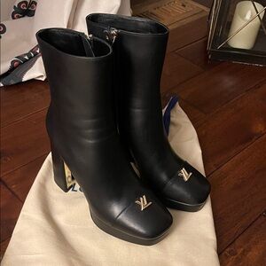 Louis Vuitton Black Leather Ankle Booties